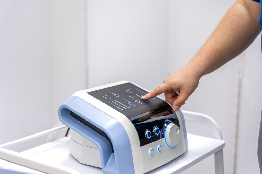 doctor-hand-presses-pressotherapy-device-control-panel-medical-technology (1).jpg doctor-hand-presses-pressotherapy-device-control-panel-medical-technology (1).jpg